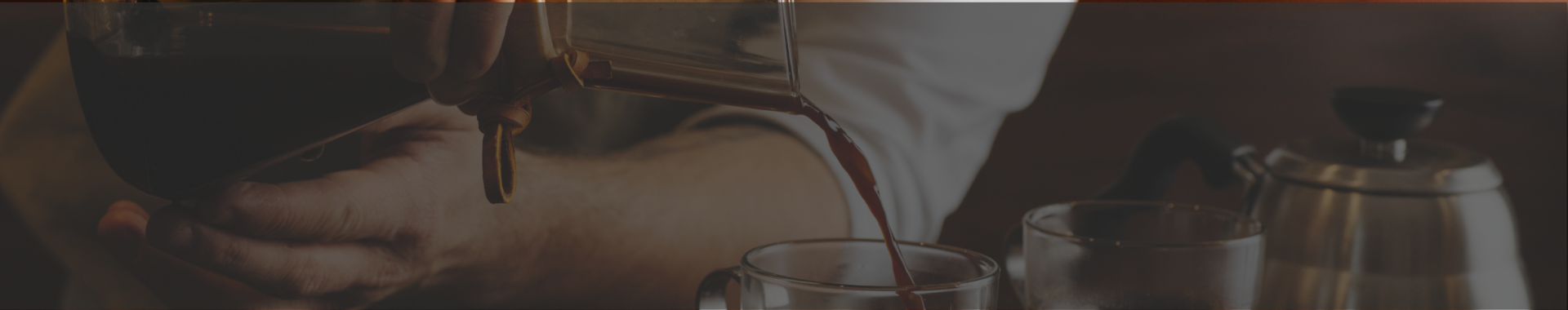 コーヒーを注ぐ背景